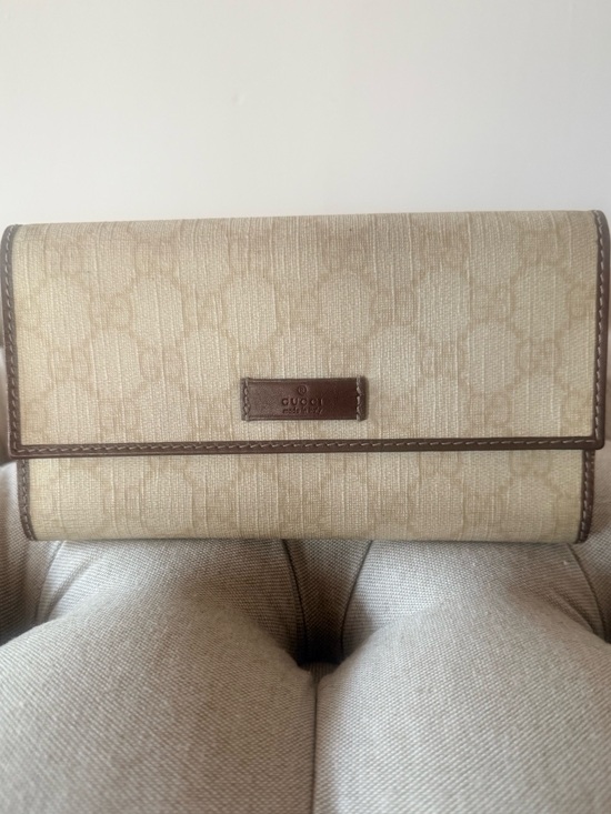 Gucci Handbags - Gucci Vintage Rare Ivory GG Supreme Canvas Continental Wallet Brown Logo Plaque